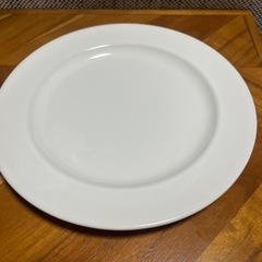 【〆8/11】IKEA　食器セット　プレート3枚　収納ケース2個の画像