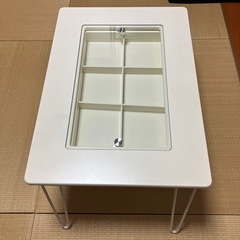 飾り引き出し付きガラステーブル
