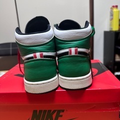 Nike Women's Air Jordan 1 High OG "Lucky Green/White-Sail-Black"   
の画像