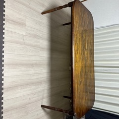 ダイニングテーブルとチェアの画像