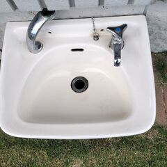 洗面台　蛇口付きの画像