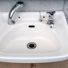 洗面台　蛇口付きの画像