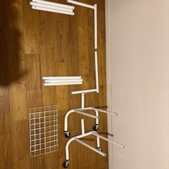組み立て式洋服ラックの画像