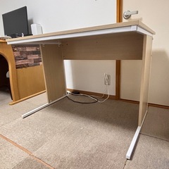 パソコンデスクの画像