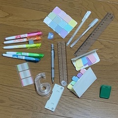 【お引渡し予定者決定】事務用品色々、ファイル、バインダー、ふせん、メモ、ペン、色鉛筆、湯呑み6茶たく5、フリクション蛍光ペンなどなどの画像