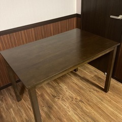 ダイニングテーブルの画像