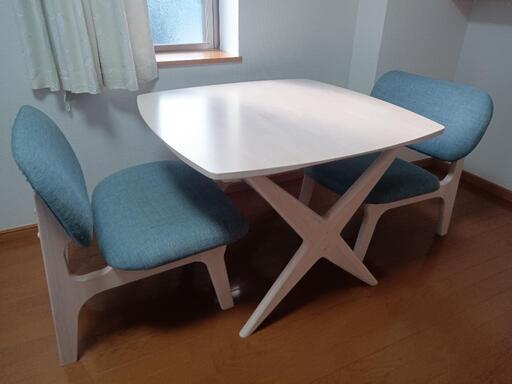 ダイニングテーブルと椅子2脚セット