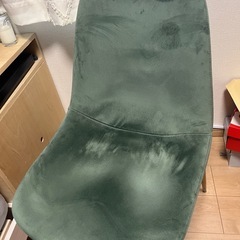 【お譲りします】 [幅45] グリーンダイニングチェア デスクチェア 単品 チェア 椅子 ダイニング ドレッサー ベルベット調 ゴールド脚  LOWYAの画像