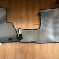 日産セレナC28 ハイウェイスターフロアマット美品フロントのみの画像