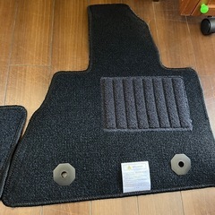 日産セレナC28 ハイウェイスターフロアマット美品フロントのみの画像