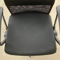 オフィスチェア ブラックの画像