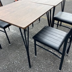 お洒落なテーブルセットの画像