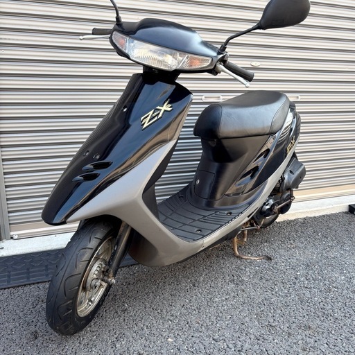 4146.高馬力2スト　スーパーディオ　バッテリー、シート、エンブレム新品　千葉県柏市　即日配送、自走引き取りも可能