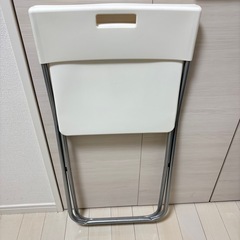折りたたみ椅子　白の画像