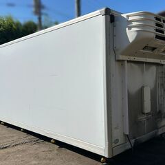 3.6坪/外寸長さ605+45cm●中型６Ｍ保冷断熱コンテナ、横ドア、南京錠で施錠可能　●バイクガレージ.作業場.ワークスペース.農機具●福岡発の画像