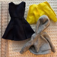 ワンピース紺ネイビー長袖カーディガン黄色イエローパーカーフードグレーお洋服リカちゃんりかちゃんママバービーちゃんエリーちゃんの画像