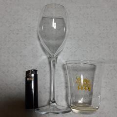④ビール2本とグラス2個の画像