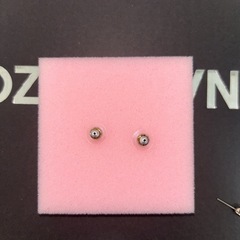 swarovski ピアス の画像