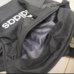 adidas ショルダーバッグ 黒　スポーツの画像