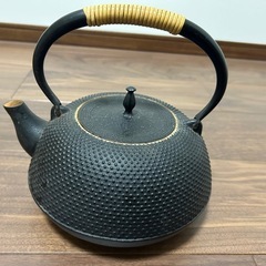 鉄瓶 南部鉄器　南部鉄瓶　伝統工芸品　金属工芸　茶道具 茶器　鉄急須　伝統模様　鉄やかん 鉄分補給 美術品　アンティーク　コレクションの画像