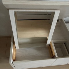 1台2役のドレッサーテーブルの画像