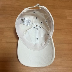 adidasキャップ 白の画像