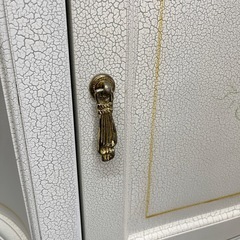 値下げしました！アンティーク調の飾り棚　ロココ調　姫家具　クラック塗装　の画像