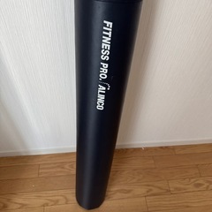 床に敷くマットとストレッチポールの画像