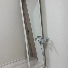 値下げ中！　全身ミラー ホワイト 白 幅36cm全身鏡 飛散防止 鏡 姿見 コンパクト 折りたたみ式 スリムミラー 玄関の画像