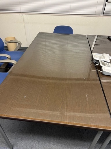 綺麗なテーブル　会議室、作業机　2台あります