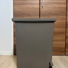 ゴミ箱の画像