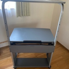パソコン台の画像