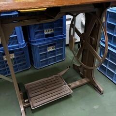 ブラザー工業 TA-B623 足踏み 職業用本縫いミシンの画像