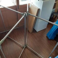 ステンレス扇形布団干しの画像