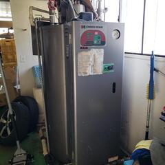 ジョンソンボイラーの蒸気ボイラーです200vです、の画像