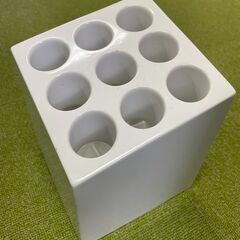 傘の先を差し込むだけで9本収納できるコンパクトな傘立て『 ide...