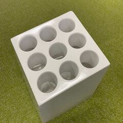傘の先を差し込むだけで9本収納できるコンパクトな傘立て『 ideaco Umbrella Stand CUBE（ イデアコ アンブレラスタンド キューブ ）』の画像