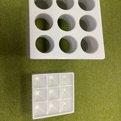 傘の先を差し込むだけで9本収納できるコンパクトな傘立て『 ideaco Umbrella Stand CUBE（ イデアコ アンブレラスタンド キューブ ）』の画像