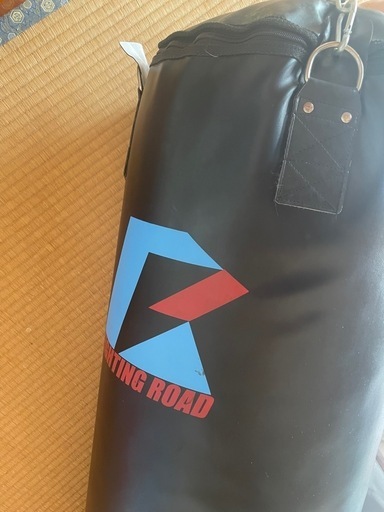 サンドバッグ　吊り下げ型