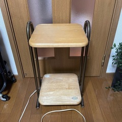 無料！サイドテーブル コンセント付きの画像