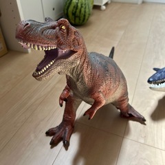 ティラノサウルスとモササウルスのおもちゃの画像