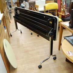 オカムラ サイドフォールドテーブル 幅180×奥46×高71～93cm グレー系 キャスター付き 跳ね上げ式 会議テーブル ミーティングテーブル オフィステーブル  OKAMURA 札幌市 清田区 平岡 の画像