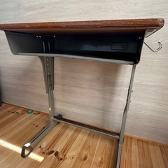 学校の机の画像