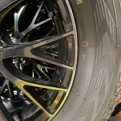 ホイール付きSUVスタッドレスタイヤ2020年製の画像