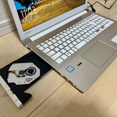 [美品][LEDスピーカー・マウス・HDMIケーブル・USBメモリ32GB付]dynabook T55 PT55CGS-BJA3 サテンゴールド Core i5-7200U 15.6型 1TB フルHD Blu-ray Disc 指紋認証 HDMIの画像