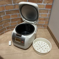 🎀TOSHIBA🎀マイコン保温釜❤️美品❤️ライトベージュ🌟炊飯器5.5合❣️パンもケーキも焼けちゃう❣️の画像