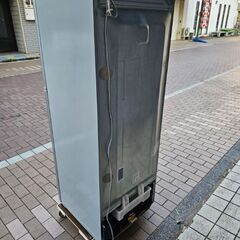 人気の少し大きいタイプ　シャープ  SHARP  冷蔵庫　（228L・右開き）　 シルバー系 SJ-23S-S　2010年製　ek-625gedの画像