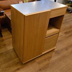 ○近郊格安配送(^^♪○カリモク コロニアル サイドテーブル 中古品