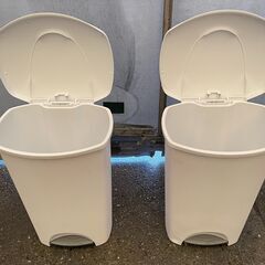 Sterilite　ペダル開閉式ダストボックス　２個セット　ホワイトの画像