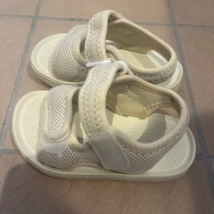 白キッズサンダルの画像